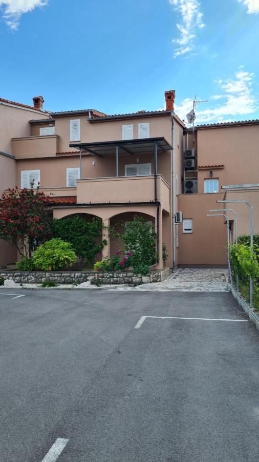 Apartments Ivanovski Rab Town Exterior foto