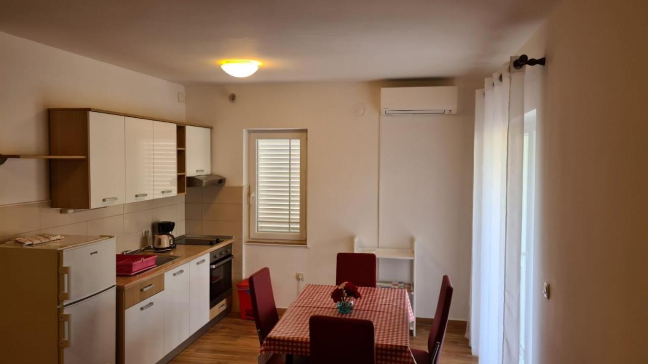 Apartments Ivanovski Rab Town Exterior foto